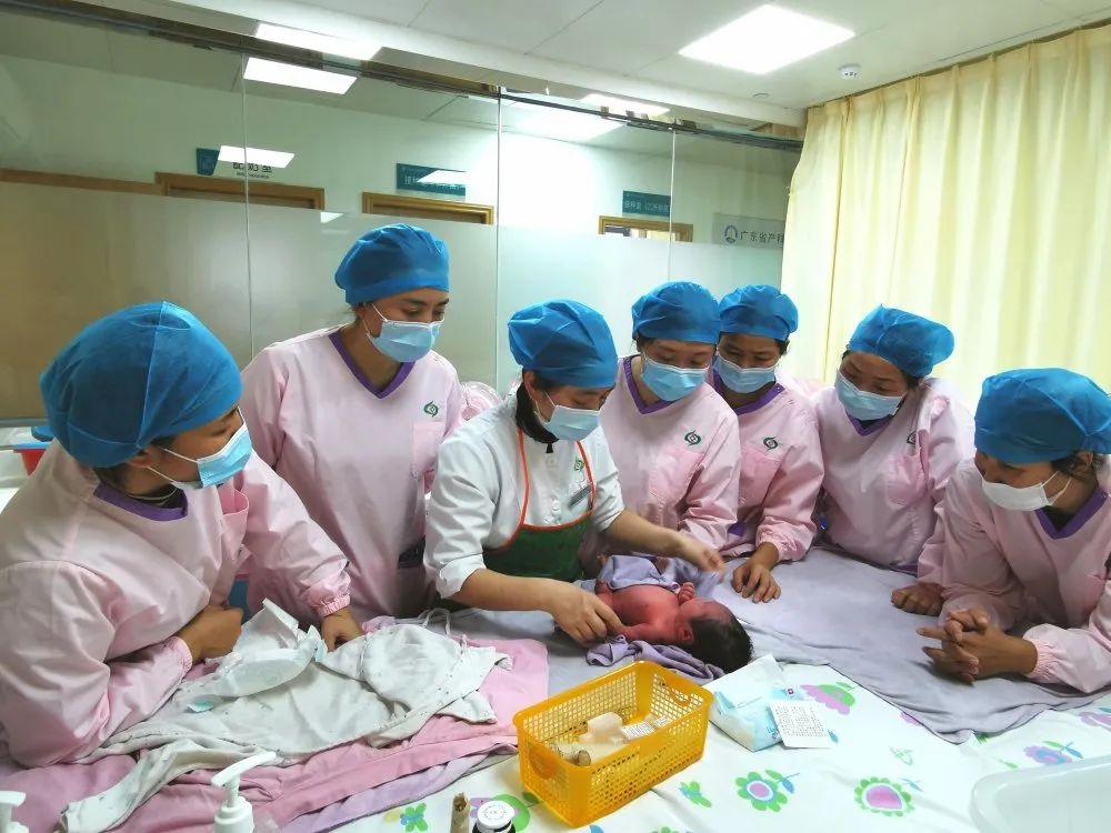 剑阁县妇婴监护型护送